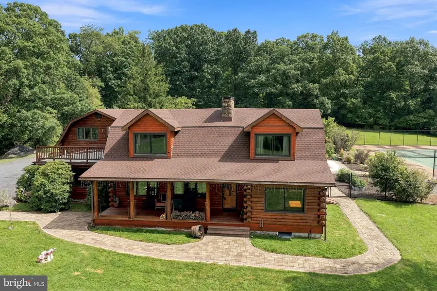 435 Sunset Dr, Bangor, PA 18013 - #3