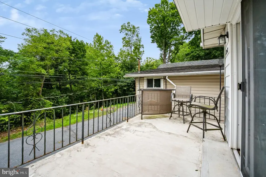 2242 Edgewood Ave, Easton, PA 18045 - #2