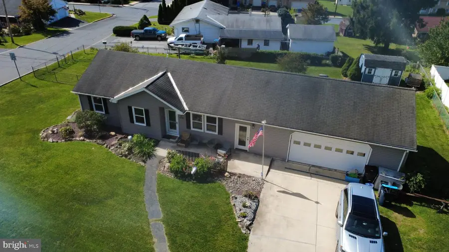 646 S Lehigh Gap St, Walnutport, PA 18088 - #2