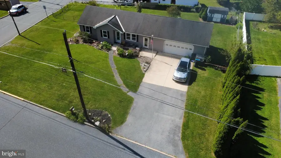 646 S Lehigh Gap St, Walnutport, PA 18088 - #3