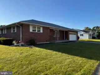 2433 High Point Dr, Bethlehem, PA 18017 - #1