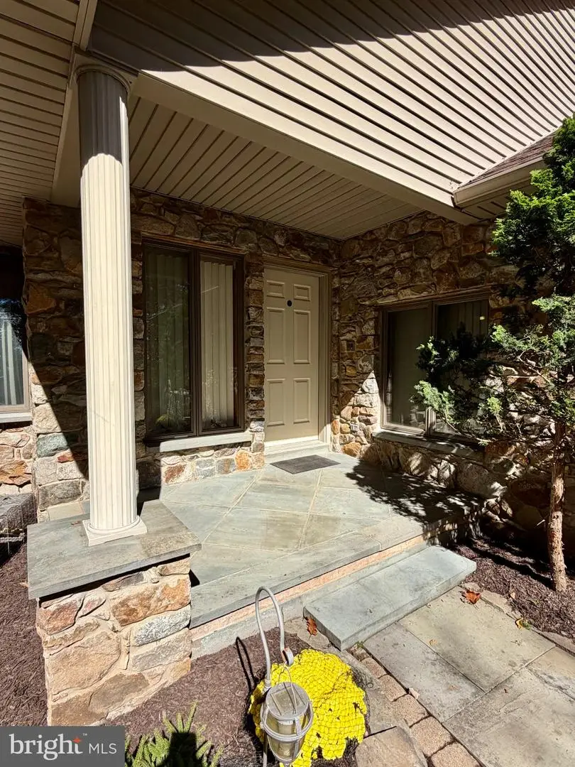 229 Kromer Rd, Bushkill, PA 18091 - #3