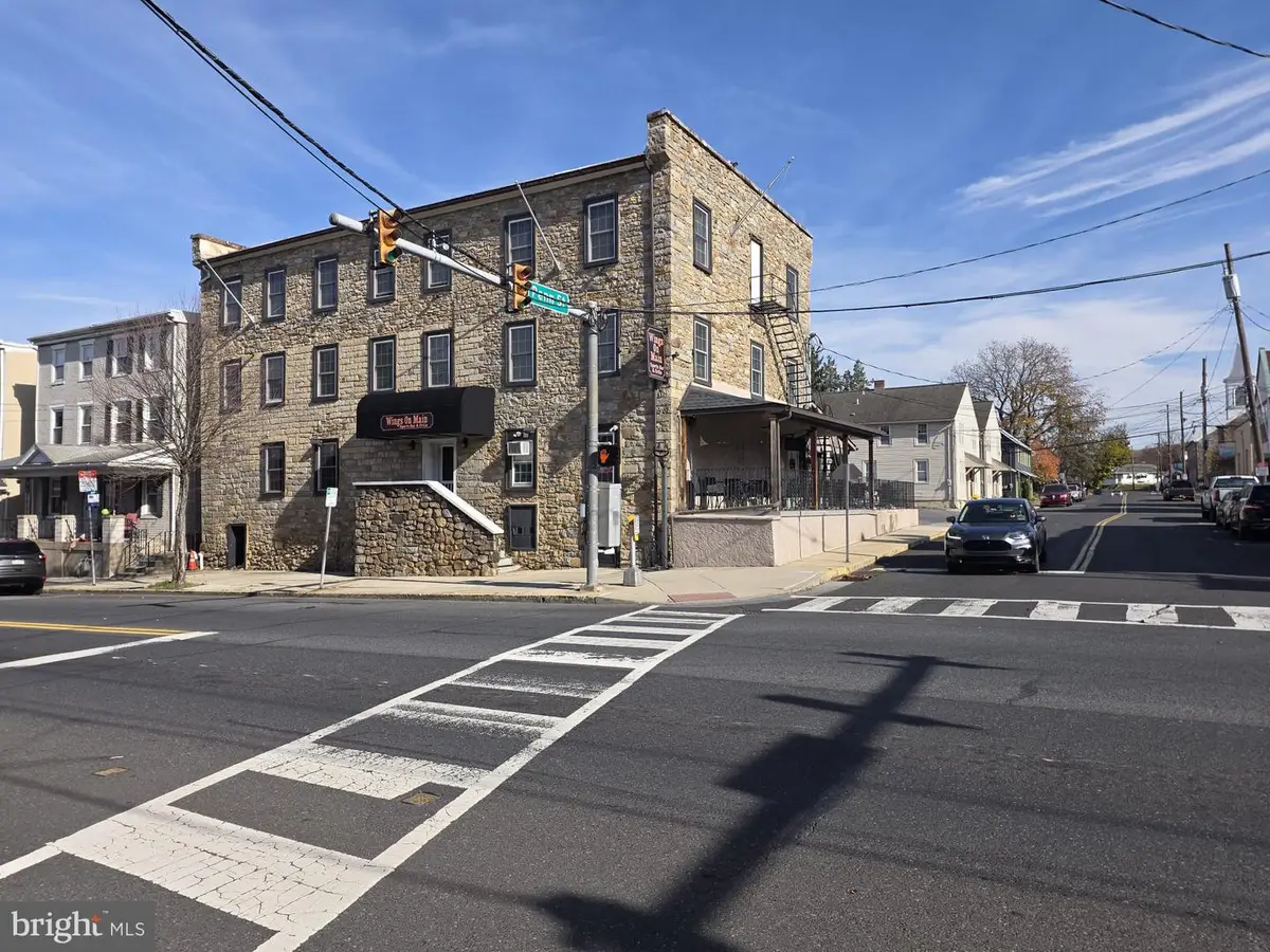 605 Main St, Hellertown, PA 18055 - #1