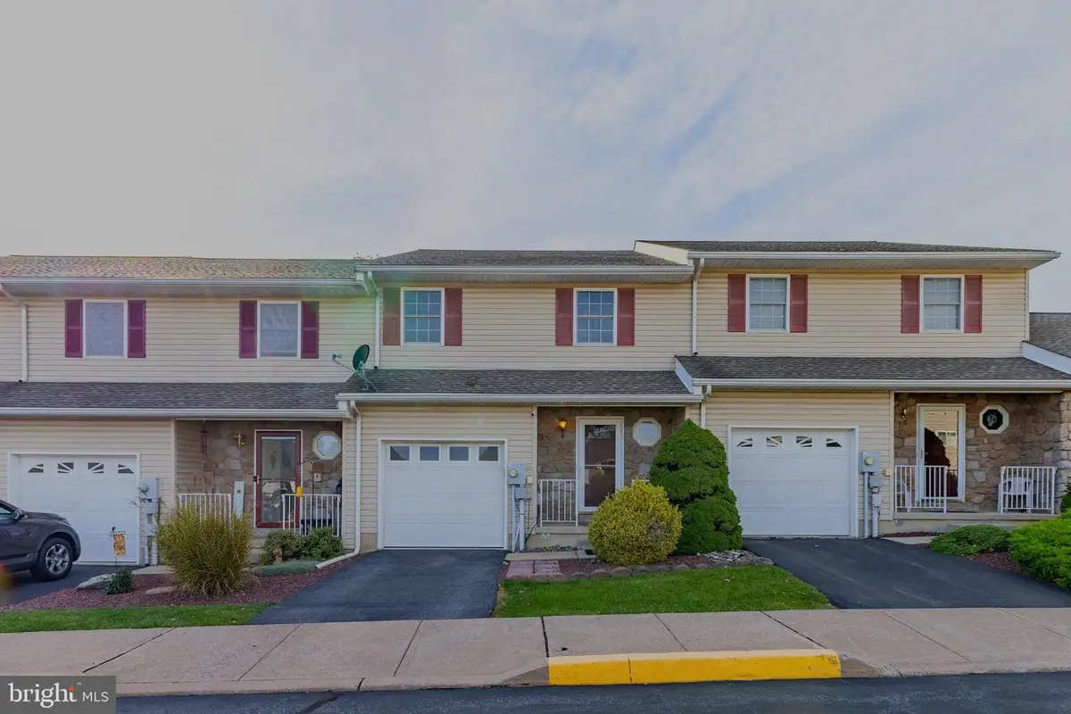 4 Monmouth Ct, Easton, PA 18040 - #1