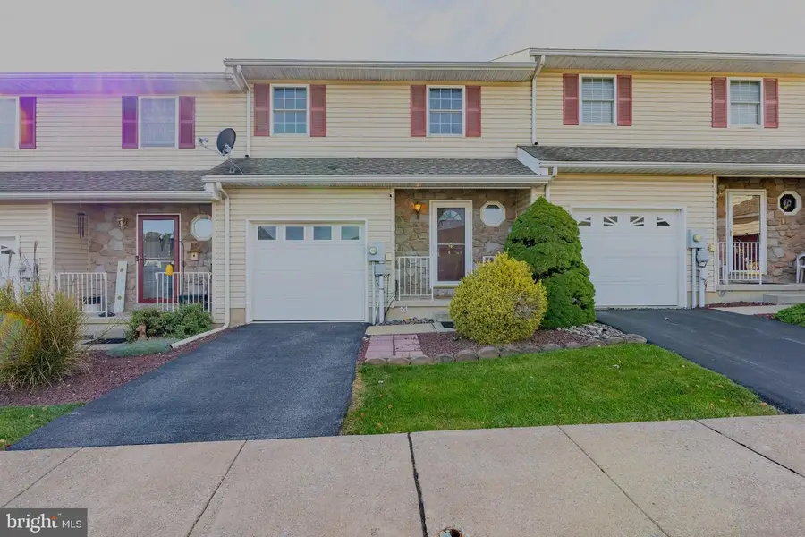 4 Monmouth Ct, Easton, PA 18040 - #2