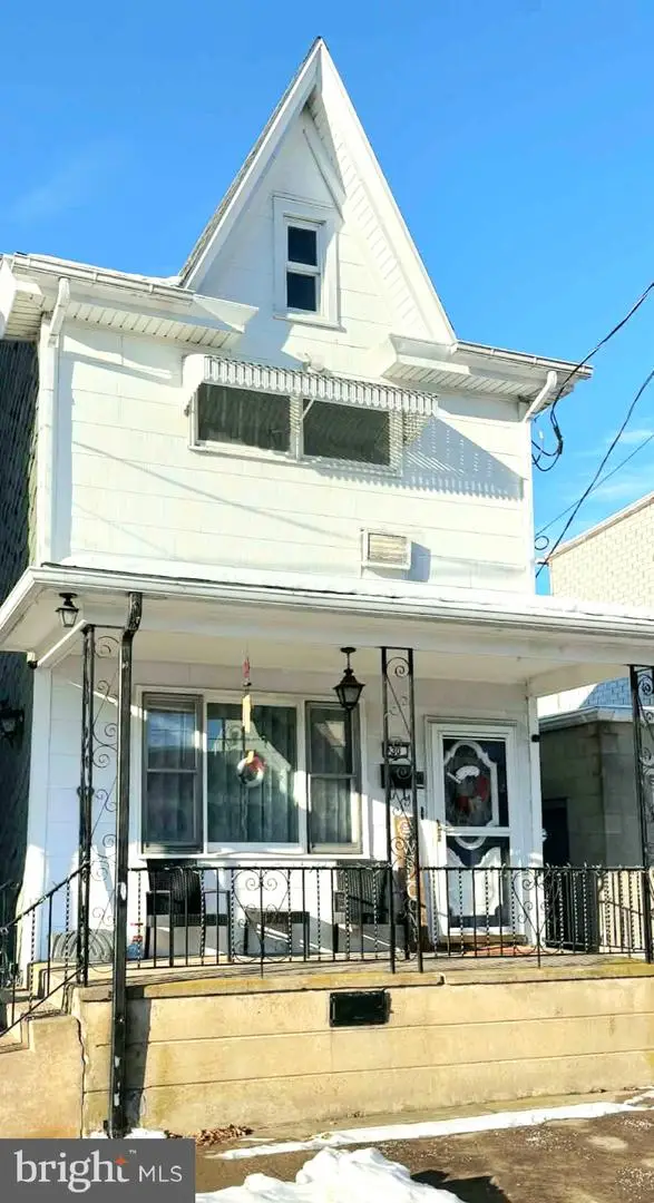 30 S Walnut St, MOUNT CARMEL, PA 17851