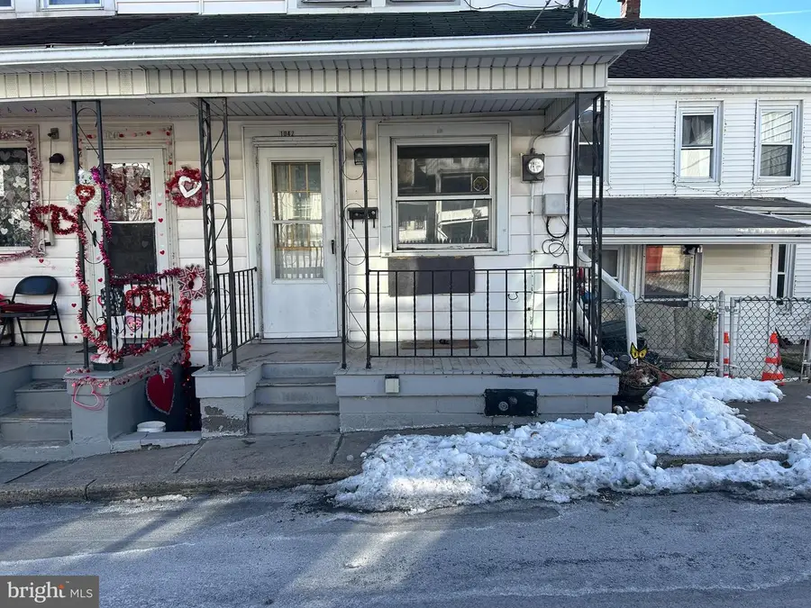 1042 W Water St, Coal Township, PA 17866 - #2