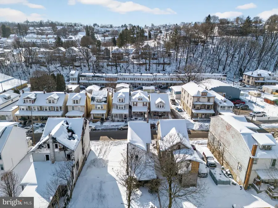 1039 W Arch St, Coal Township, PA 17866 - Image #2