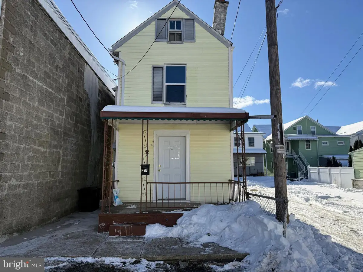 314 W Olive St, Mount Carmel, PA 17851 - #1