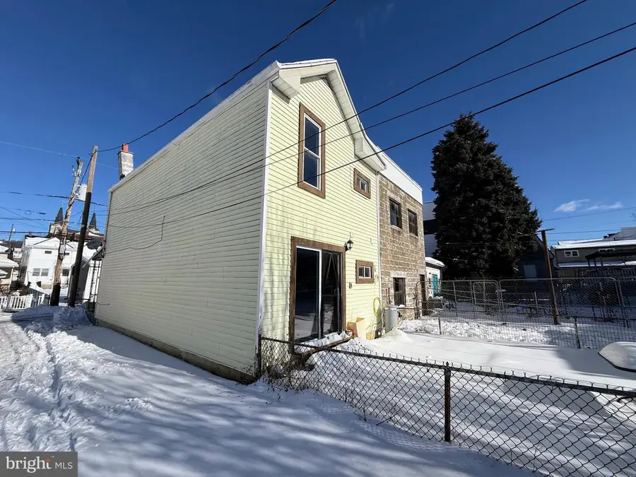 314 W Olive St, Mount Carmel, PA 17851 - #3