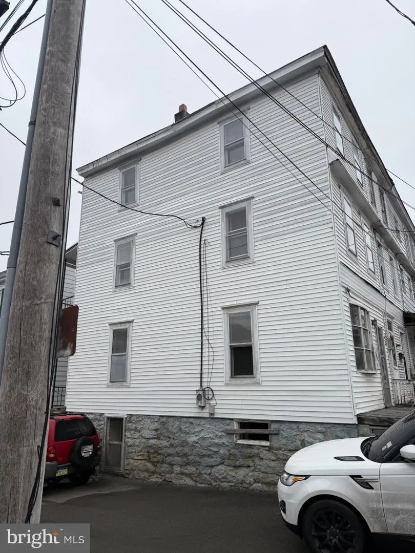 122 S Vine St, Mount Carmel, PA 17851 - #2
