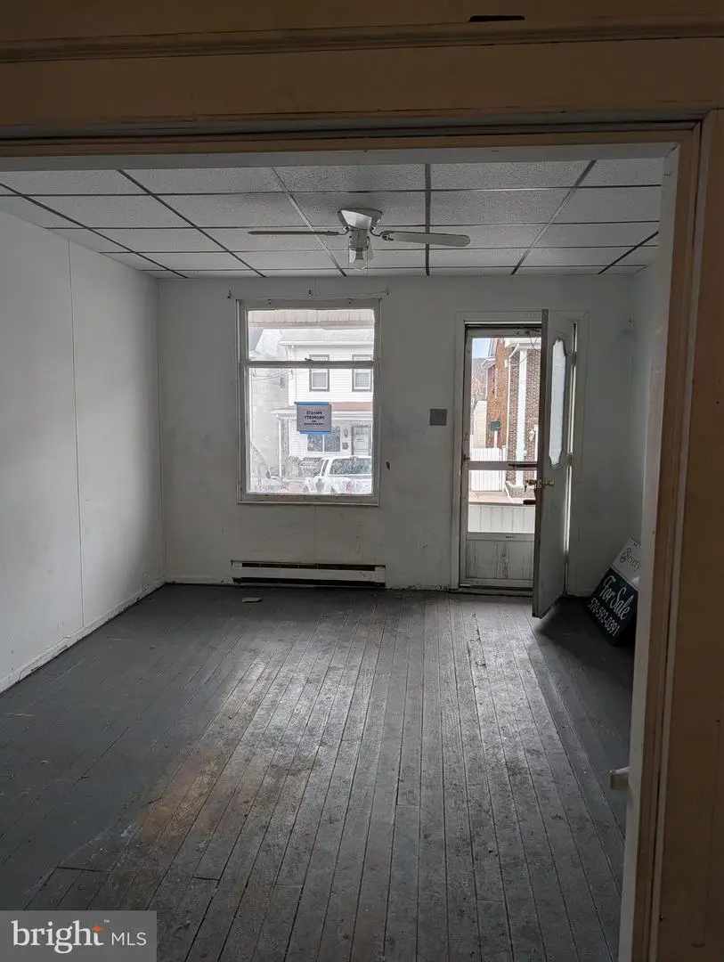 438 W 6th St, Mount Carmel, PA 17851 - #2