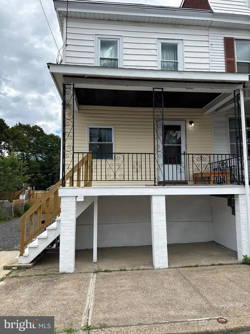 133 N Locust St, Mount Carmel, PA 17851 - #1