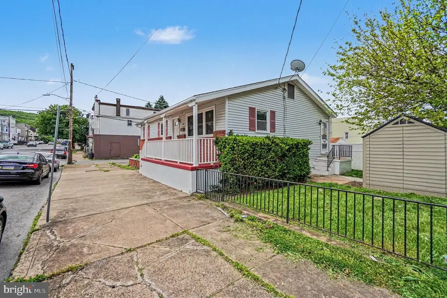 32-34 N Poplar St, Mount Carmel, PA 17851 - #2