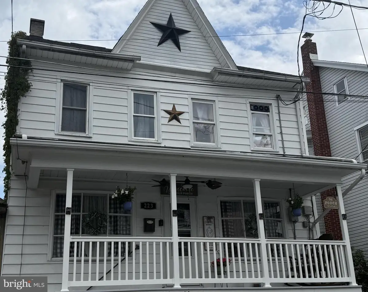223 N Vine St, Shamokin, PA 17872 - #1