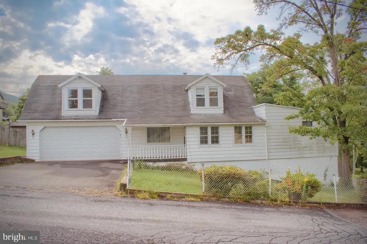 119 Center St, Shamokin, PA 17872 - #1