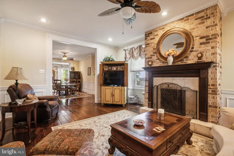 375 Green Ln, Philadelphia, PA 19128 - Image #2