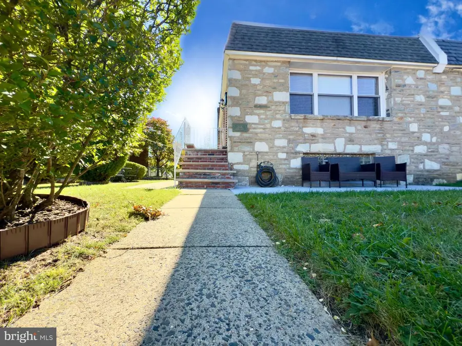 7836 Lorna Dr, Philadelphia, PA 19111 - Image #2