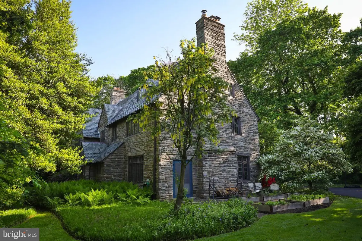 8401 Saint Martins Ln, Philadelphia, PA 19118 - Image #1