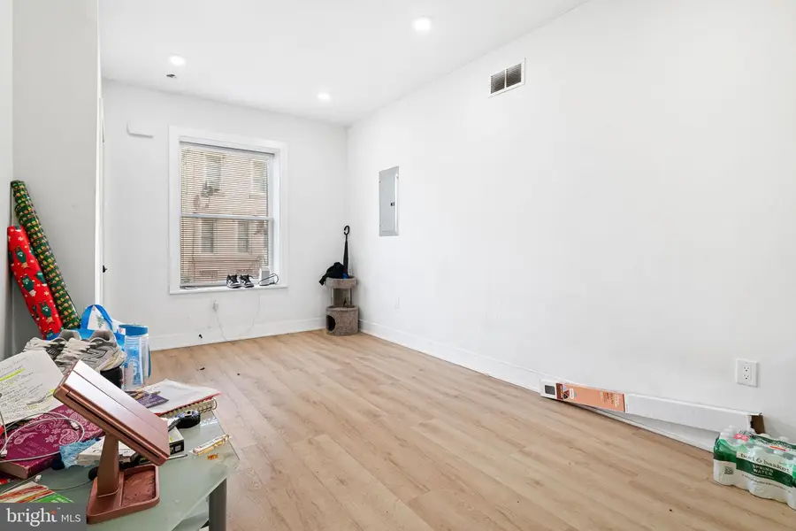 916 W Somerset St, Philadelphia, PA 19133 - Image #3