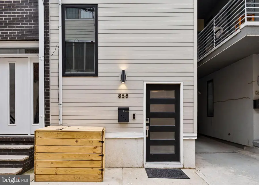 858 N Leithgow St, Philadelphia, PA 19123 - Image #2