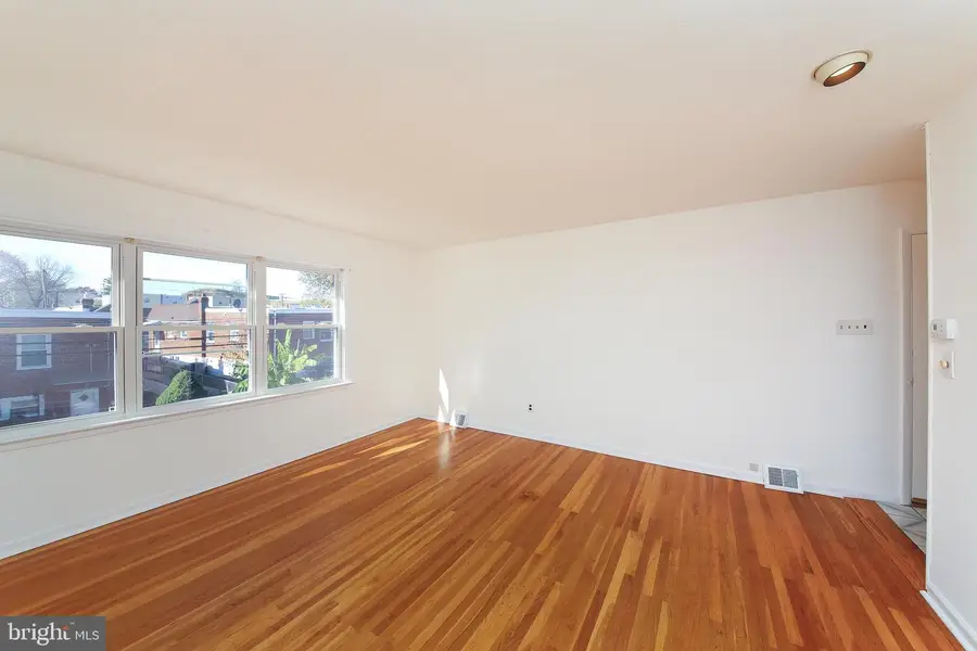 728 Kentwood St, Philadelphia, PA 19116 - Image #3
