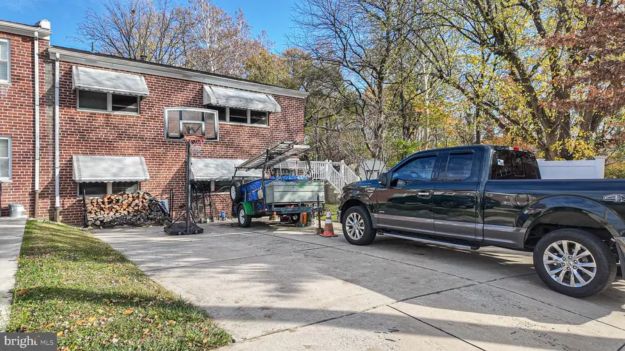 3303 S Keswick Cir, Philadelphia, PA 19114 - Image #2