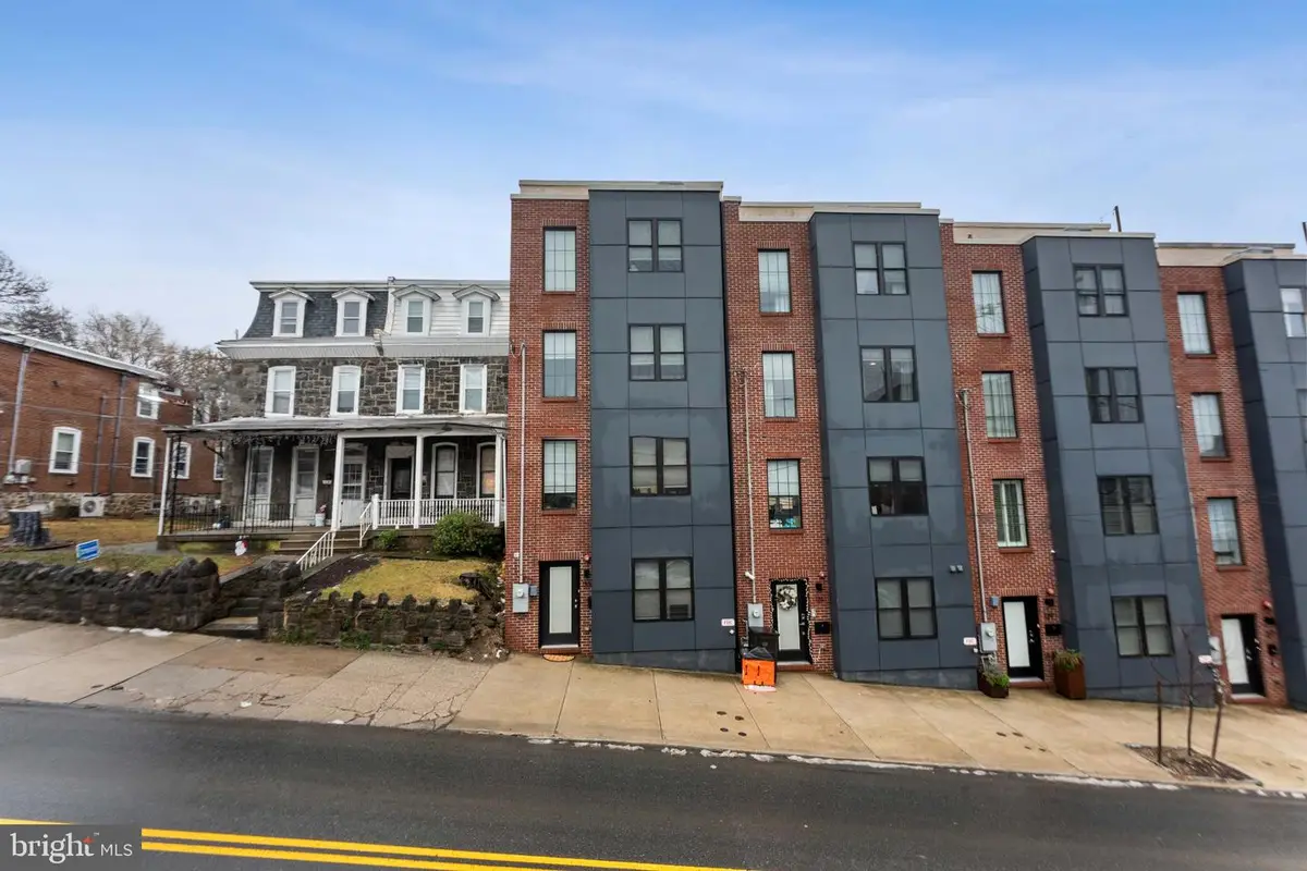 133 Shurs Ln, Philadelphia, PA 19127 - Image #1