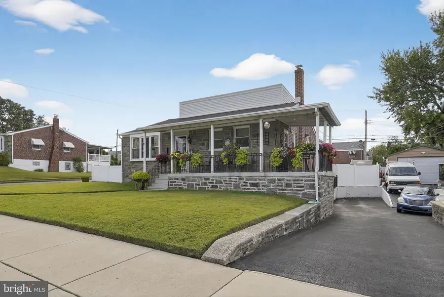 7613 Revere St, Philadelphia, PA 19152 - Image #2