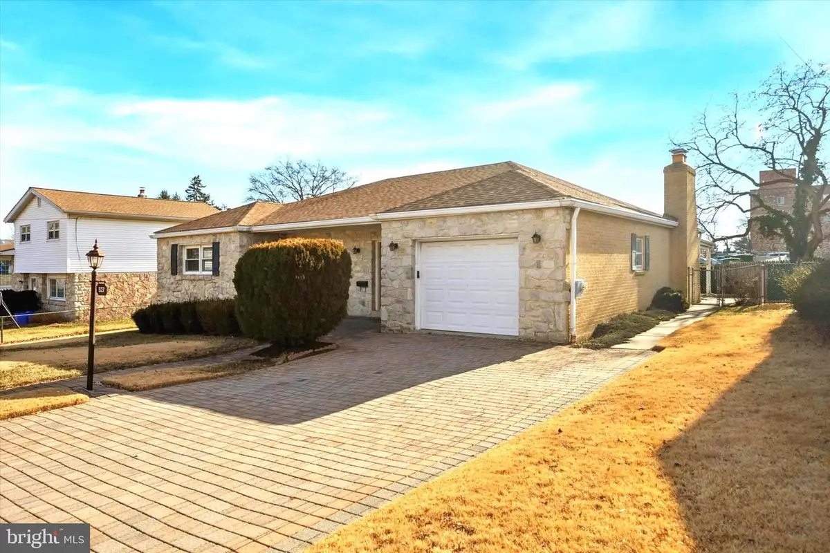 527 Wigard Ave, Philadelphia, PA 19128 - #1