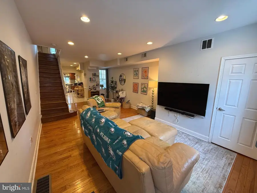 614 S Lecount St, Philadelphia, PA 19146 - Image #2