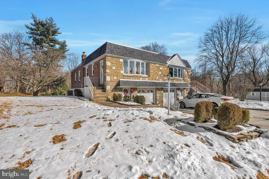 8240 Narvon St, Philadelphia, PA 19136 - #3