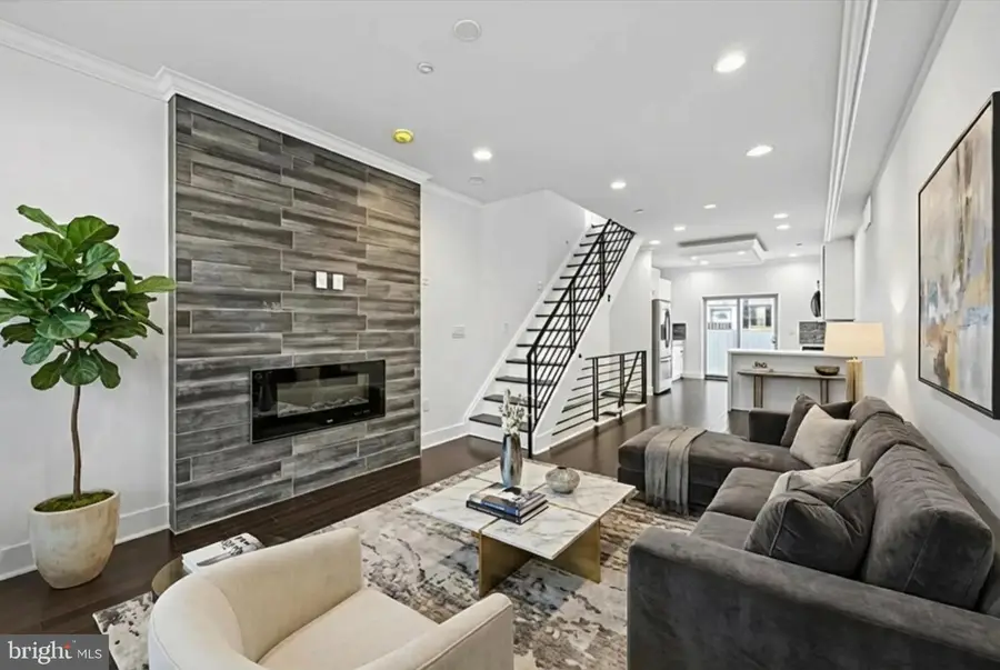 1327 S Hollywood St, Philadelphia, PA 19146 - #2