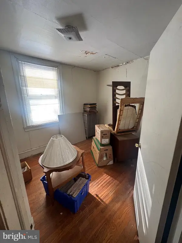 2066 Eastburn Ave, PHILADELPHIA, PA 19138