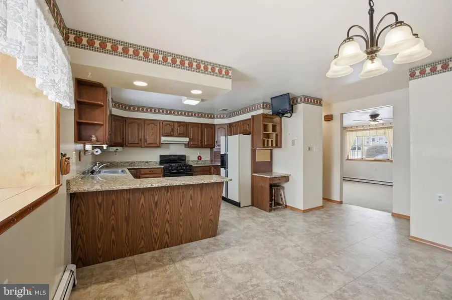 708 Hoffnagle St, Philadelphia, PA 19111 - #3