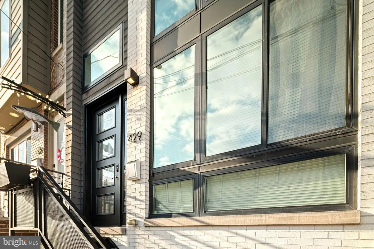 429 Salmon St, Philadelphia, PA 19125 - #1