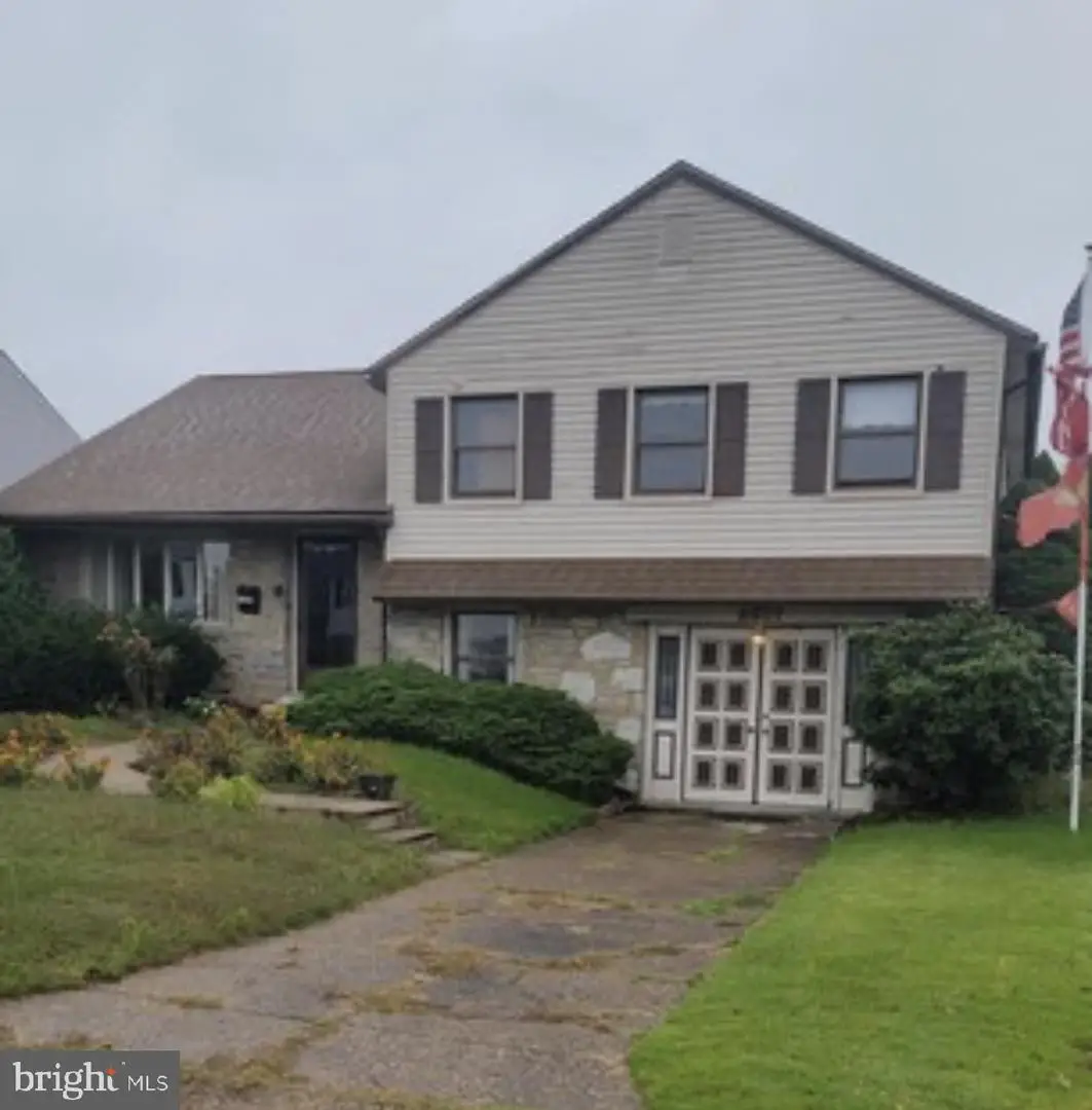 8027 Narvon St, Philadelphia, PA 19136 - #1