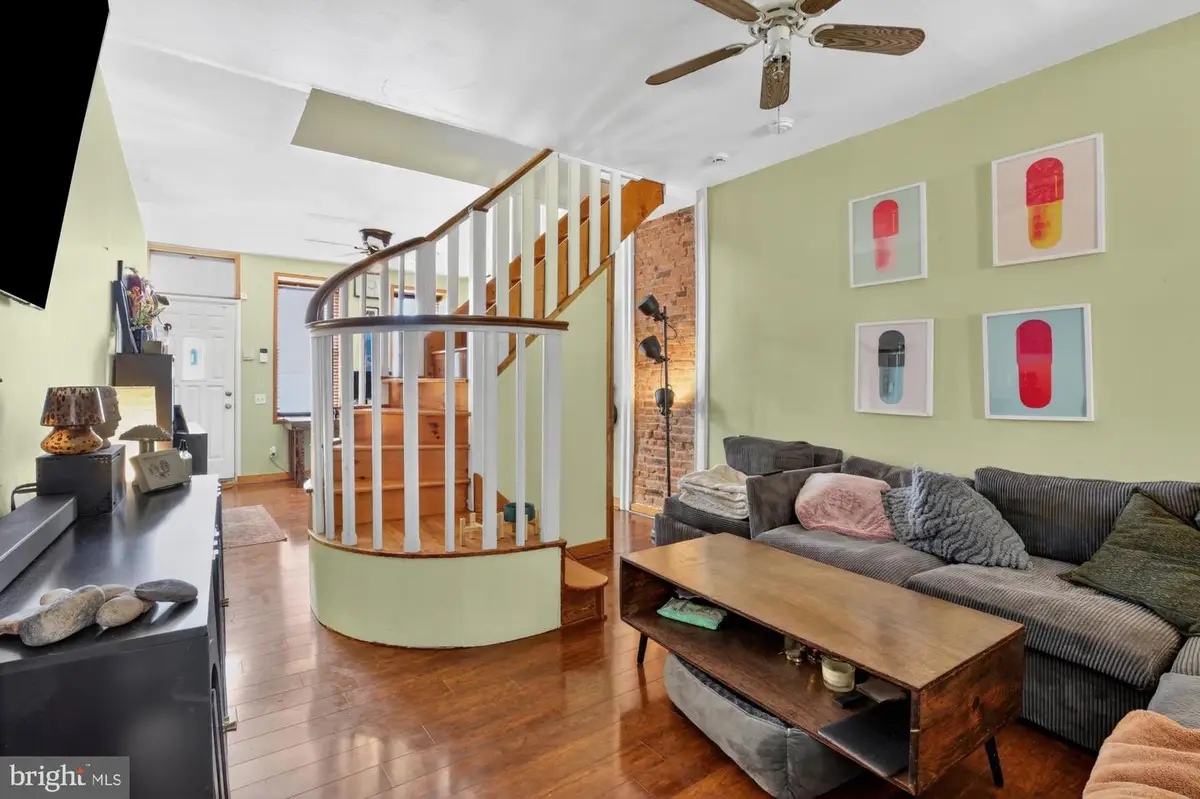 218 Jamestown St, Philadelphia, PA 19128 - #1