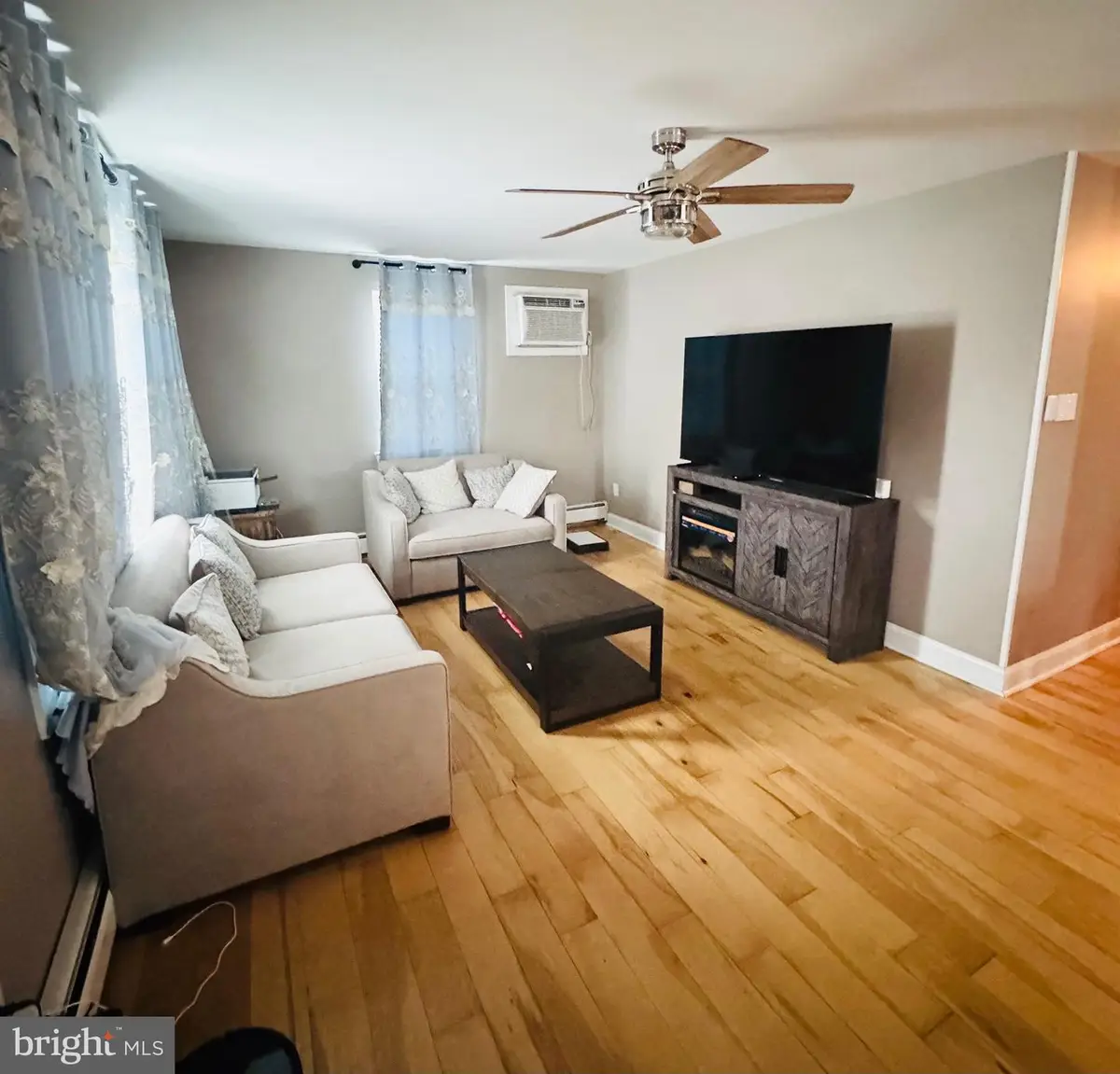 8239 Pine Rd, Philadelphia, PA 19111 - #1