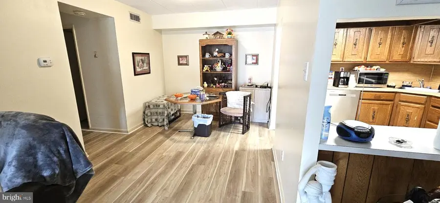 1101 Delaire Landing Rd #101, Philadelphia, PA 19114 - #2