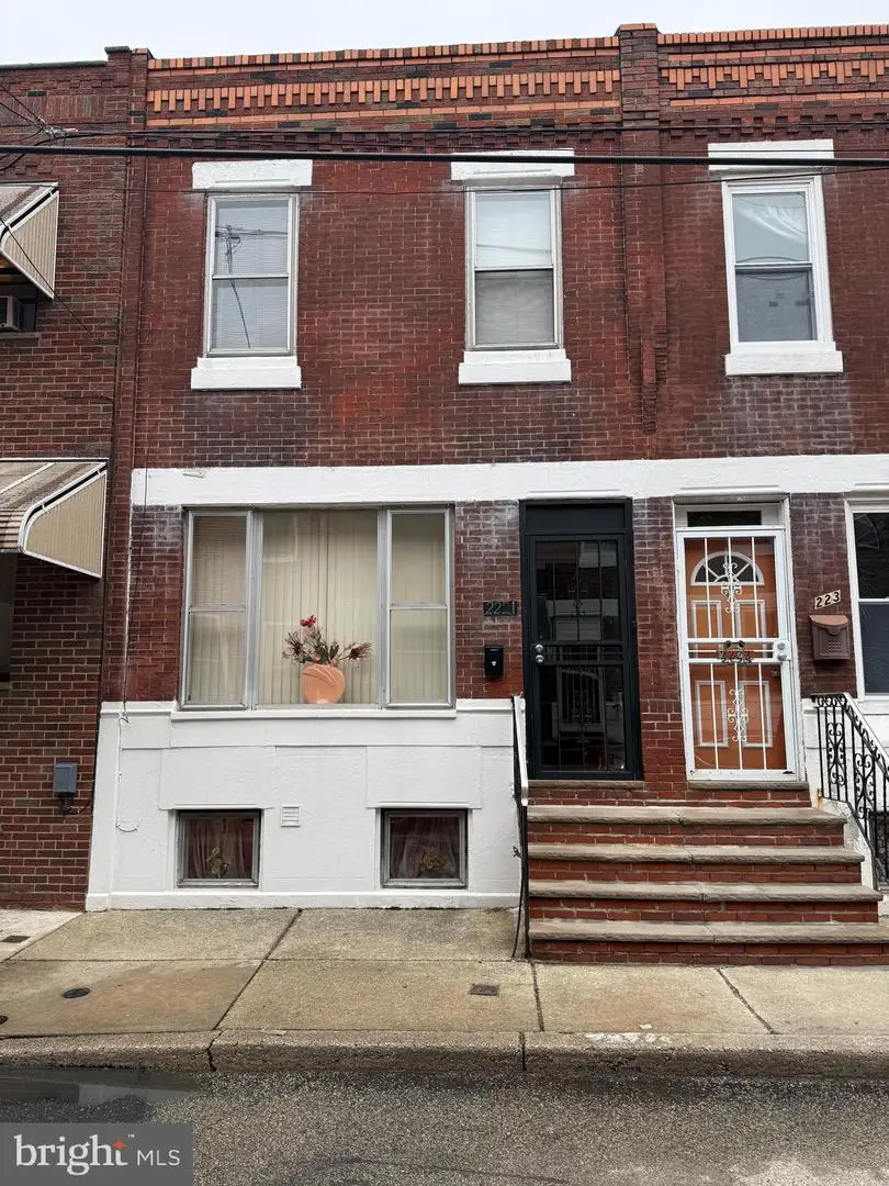 2221 S Carlisle St, Philadelphia, PA 19145 - #1