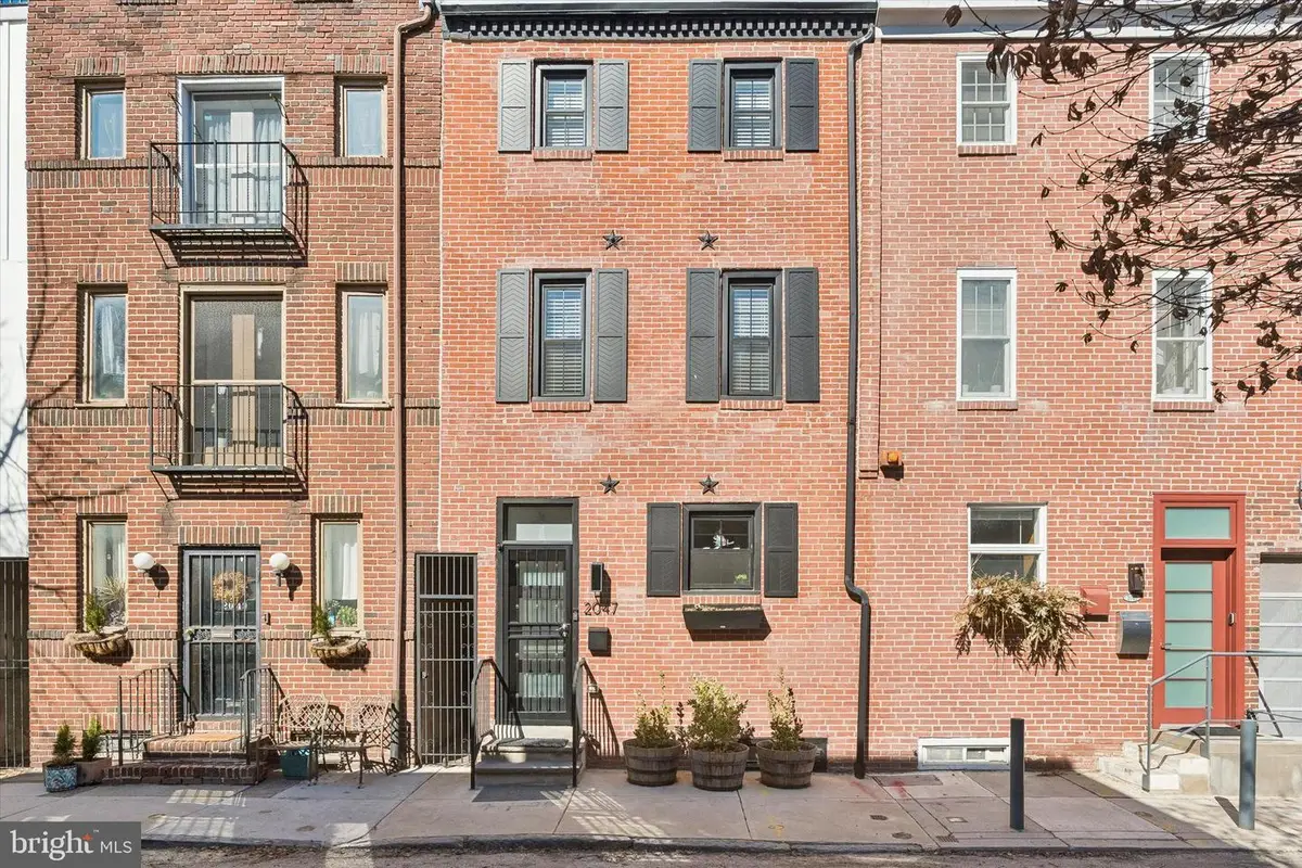 2047 Waverly St, Philadelphia, PA 19146 - #1