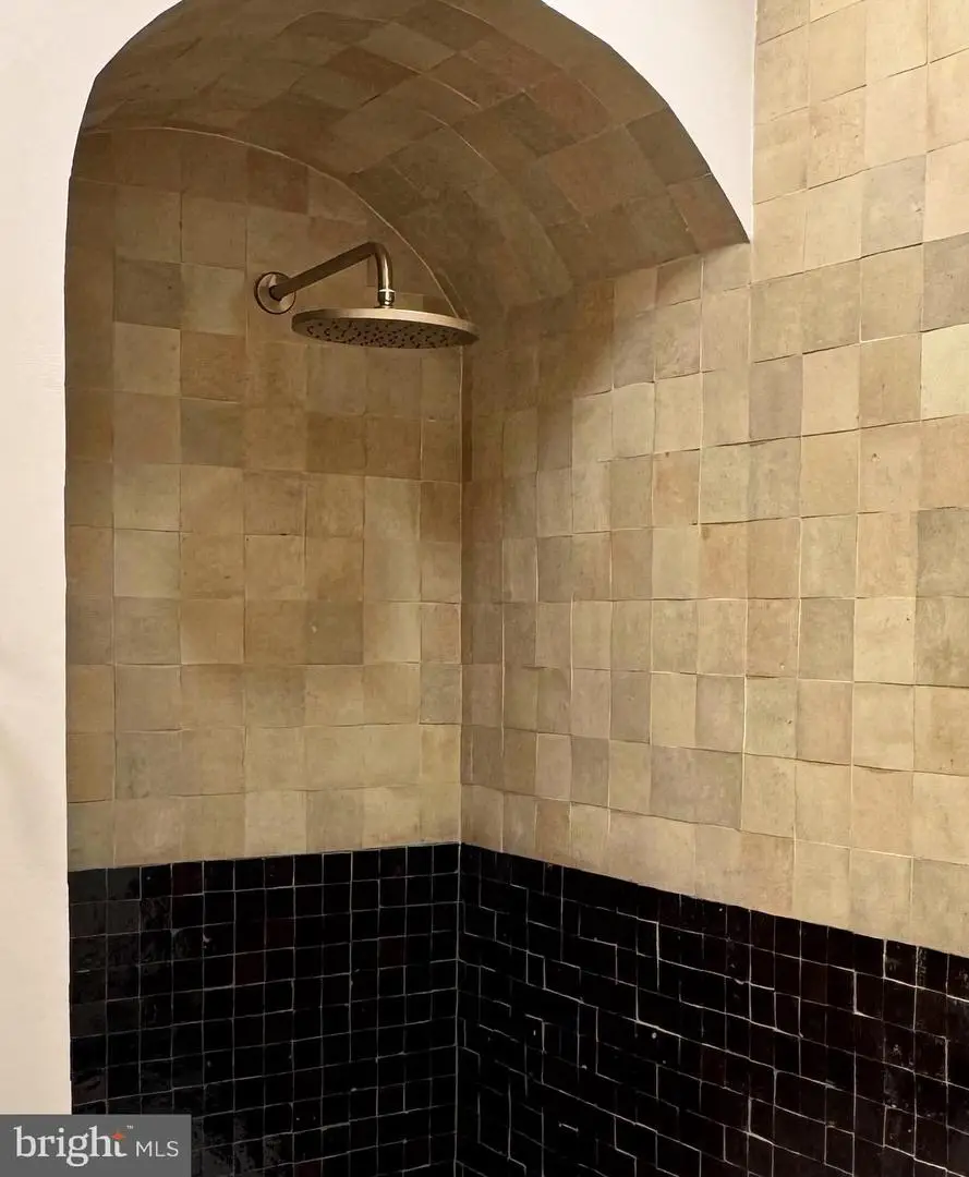 811 Pierce St, Philadelphia, PA 19148 - #1