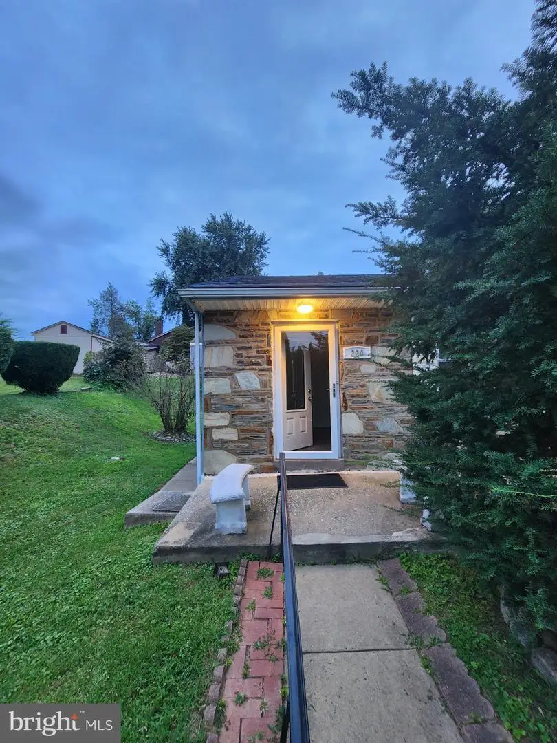 220 County Line Rd, Philadelphia, PA 19116 - #3