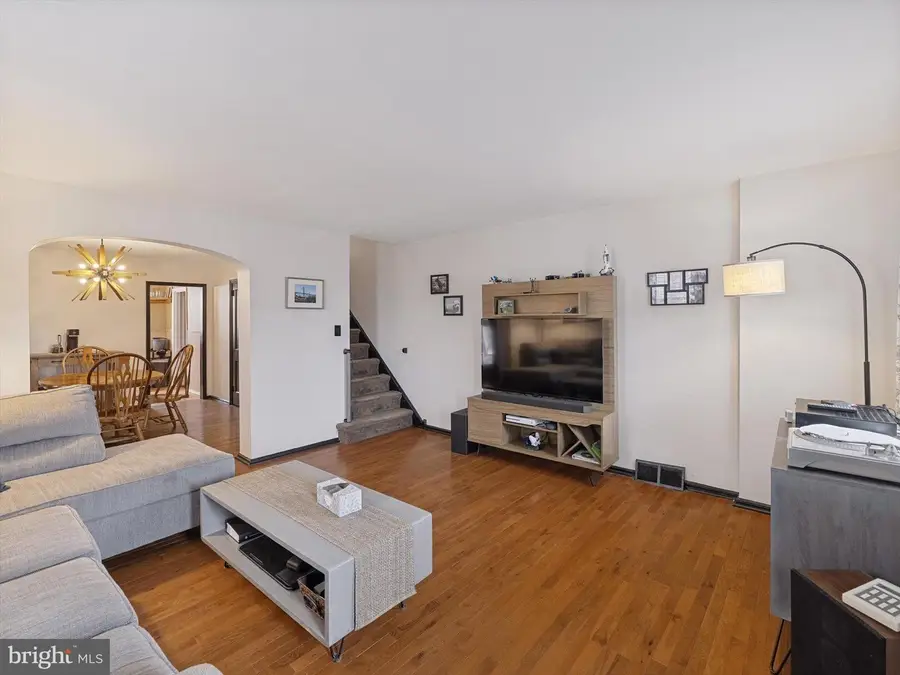 581 Acorn St, Philadelphia, PA 19128 - #3