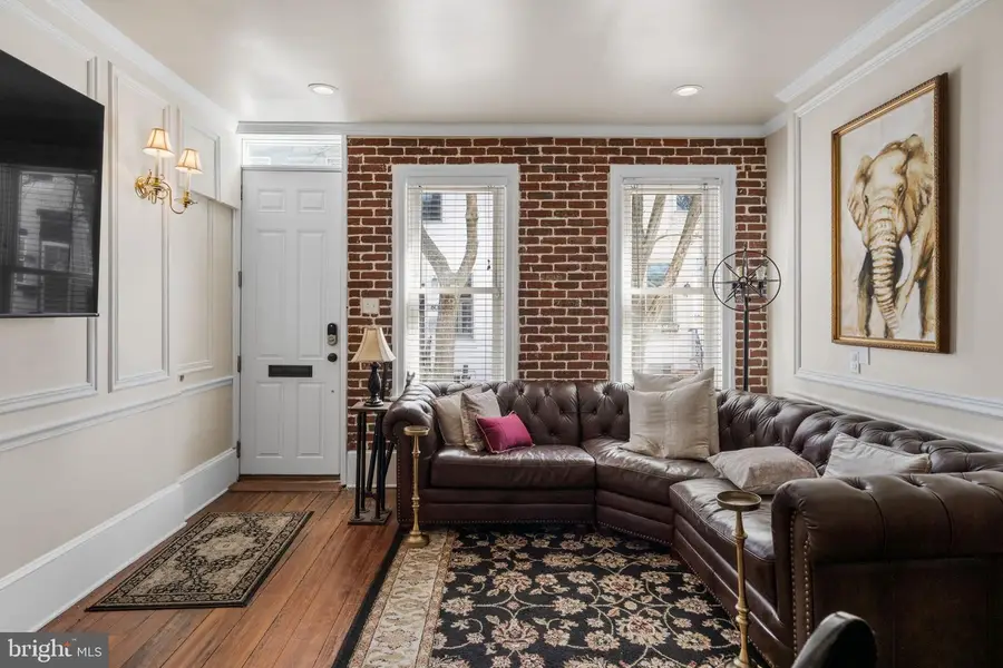 802 N Bambrey St, Philadelphia, PA 19130 - #3