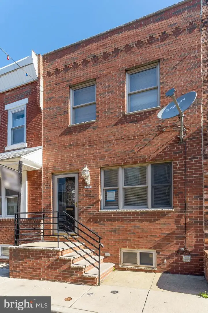 225 Tree St, Philadelphia, PA 19148 - #1