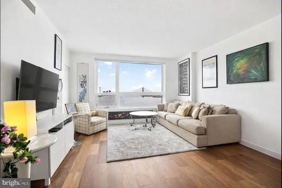 717 S Chris Columbus Blvd #916, Philadelphia, PA 19147 - #3