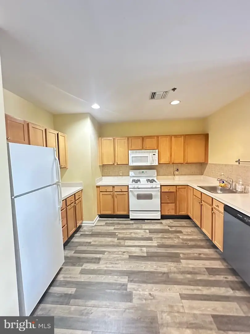 1100-00 Vine St #404, Philadelphia, PA 19107 - #2