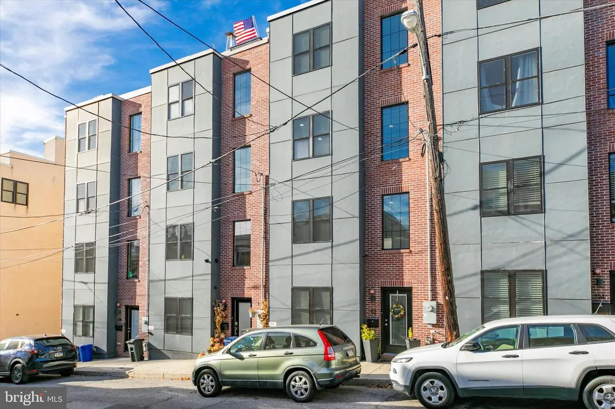 112 Kingsley St, Philadelphia, PA 19127 - #1